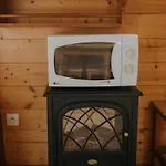 ZEcamping 4 familial animaux acceptés bien-être piscine chauffée Campo de lujo *