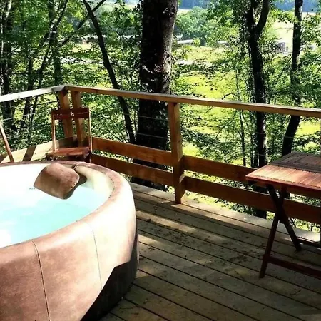 Zecamping 4 Etoiles Familial Animaux Acceptes Bien-etre Piscine Chauffee Luksusowy namiot Estipouy